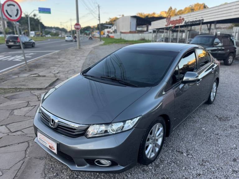 HONDA - CIVIC - 2013/2014 - Cinza - R$ 68.900,00