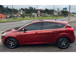 FORD - FOCUS - 2017/2018 - Vermelha - R$ 78.900,00