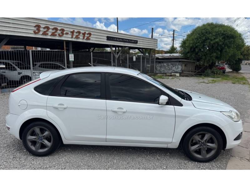 FORD - FOCUS - 2012/2012 - Branca - R$ 42.900,00