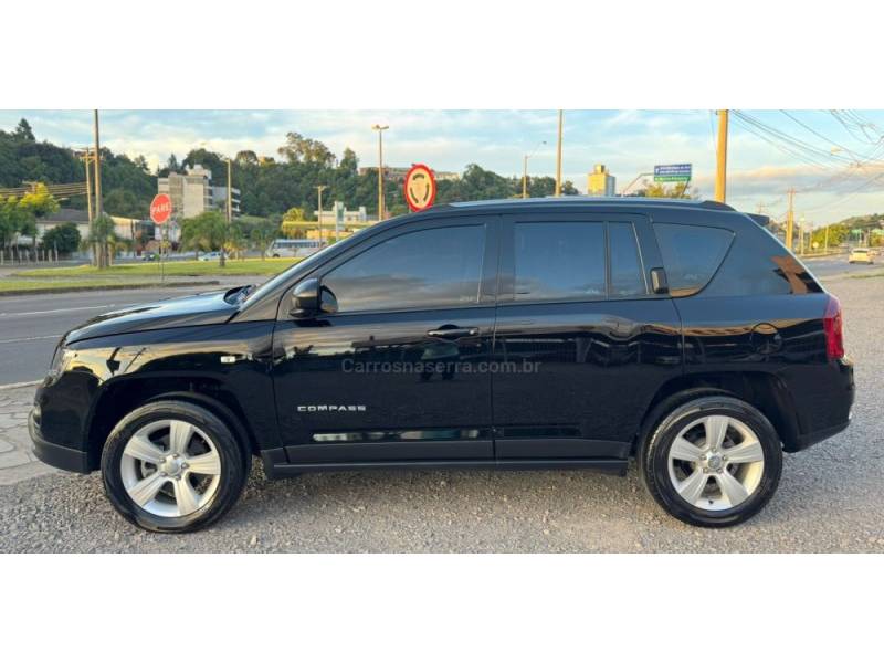 JEEP - COMPASS - 2014/2015 - Preta - R$ 73.900,00