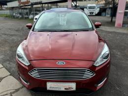 FORD - FOCUS - 2017/2018 - Vermelha - R$ 79.900,00