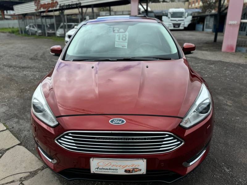 FORD - FOCUS - 2017/2018 - Vermelha - R$ 78.900,00