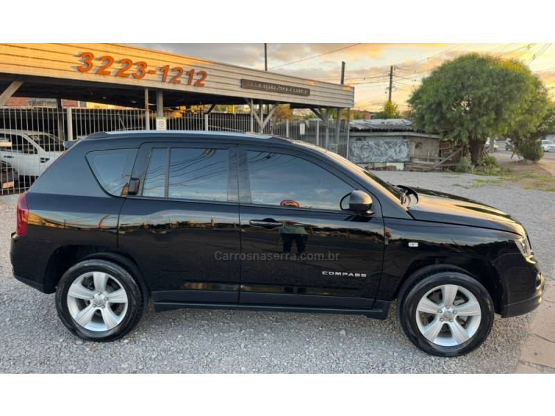 JEEP - COMPASS - 2014/2015 - Preta - R$ 73.900,00