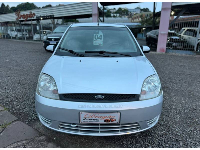 FORD - FIESTA - 2004/2004 - Prata - R$ 21.900,00