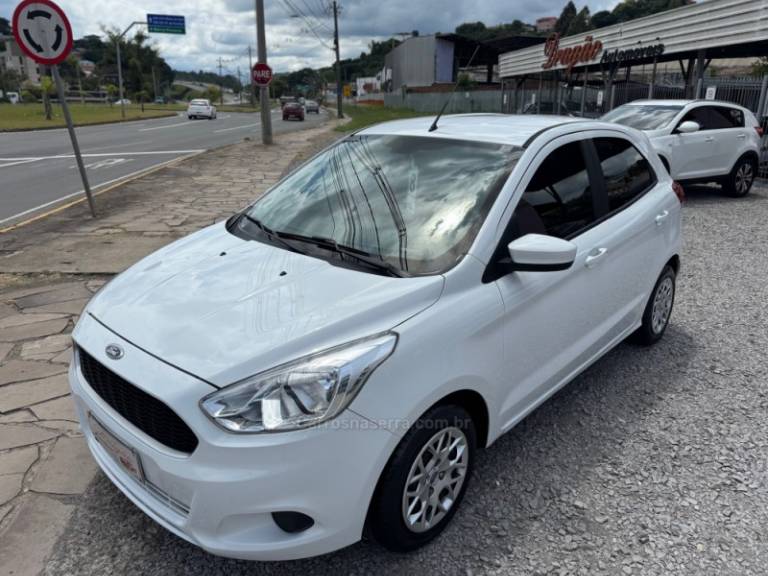 FORD - KA - 2017/2018 - Branca - R$ 43.900,00