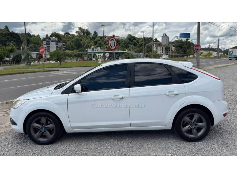 FORD - FOCUS - 2012/2012 - Branca - R$ 42.900,00