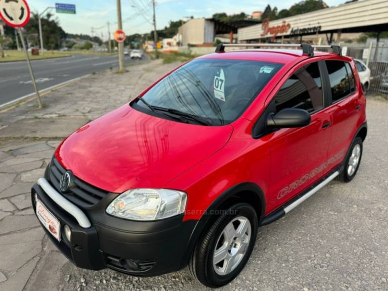 VOLKSWAGEN - CROSSFOX - 2006/2007 - Vermelha - R$ 32.900,00