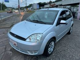 FORD - FIESTA - 2004/2004 - Prata - R$ 21.900,00