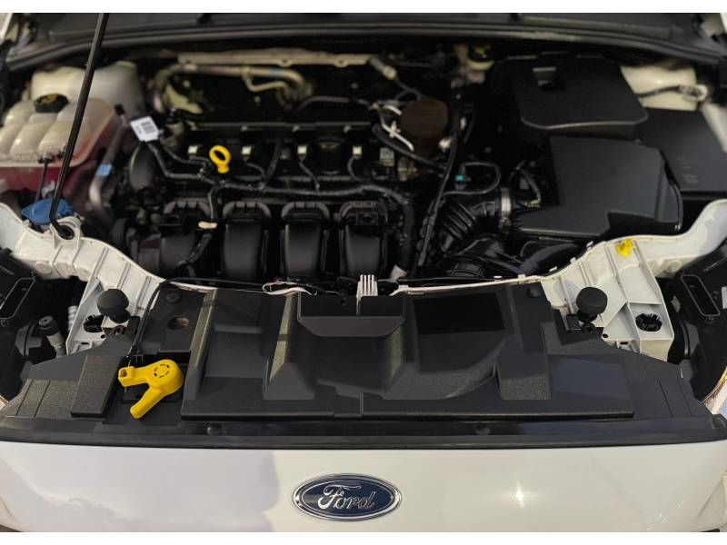 FORD - FOCUS - 2015/2016 - Branca - R$ 58.900,00
