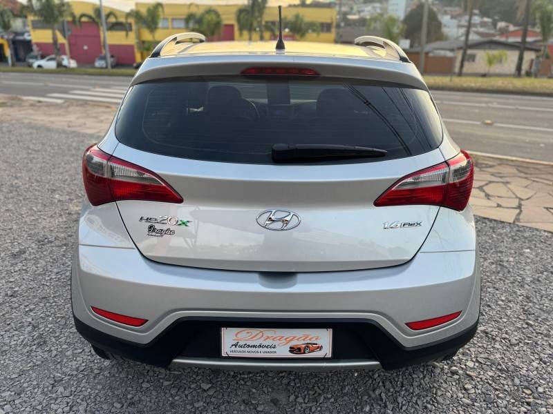 HYUNDAI - HB20X - 2014/2015 - Prata - R$ 55.900,00