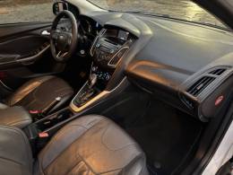FORD - FOCUS - 2015/2016 - Branca - R$ 58.900,00